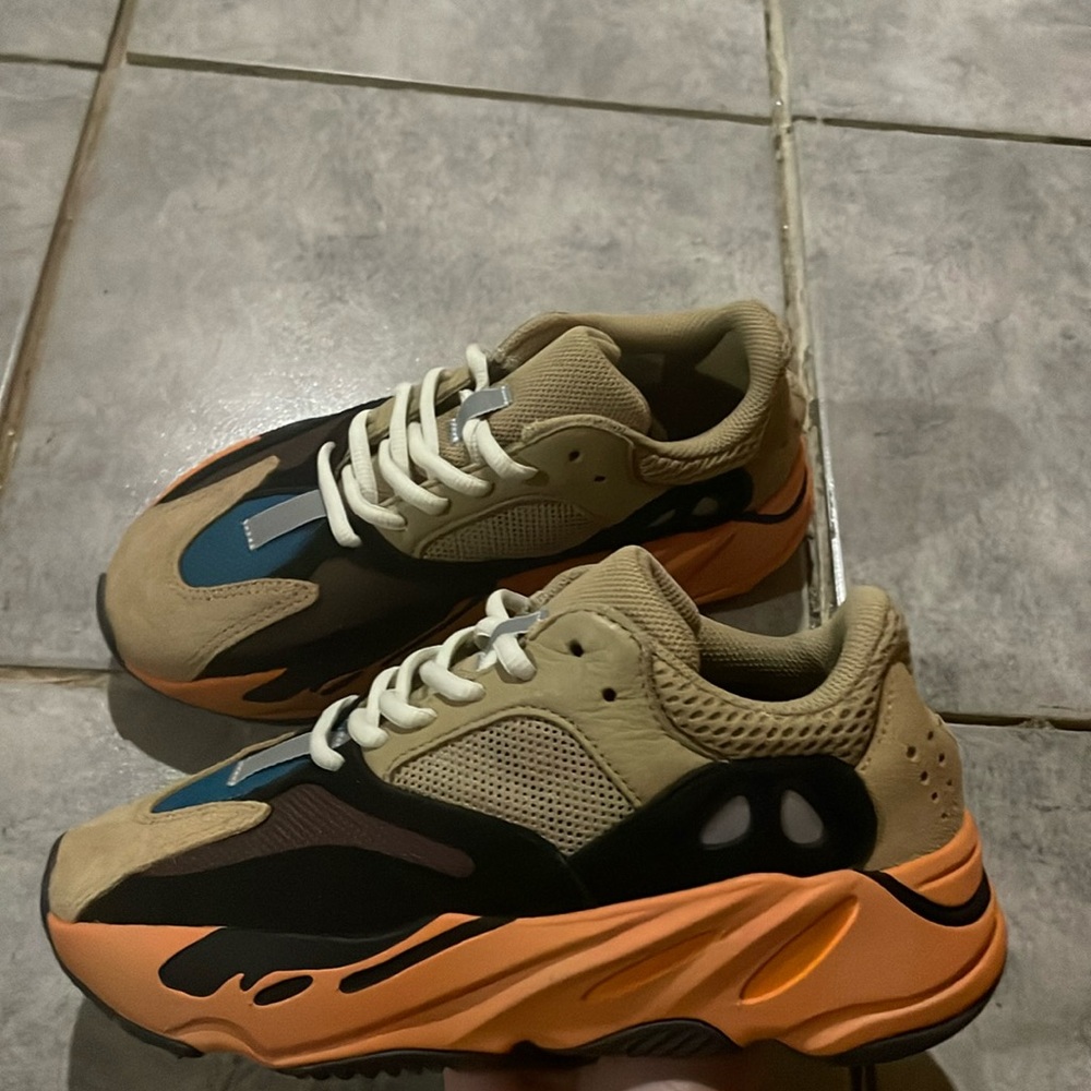 Yeezy 700 size 5y never worn